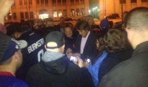 Teemu signs for fans