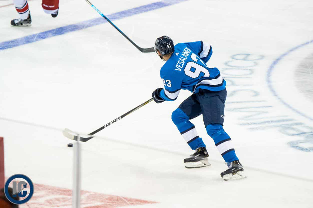 Kristian Vesalainen heads up ice in 3rd uni