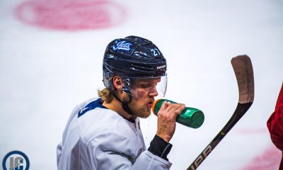 Nikolaj Ehlers gets water at practice