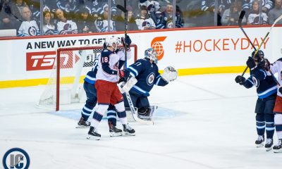 Dubois in front of the net