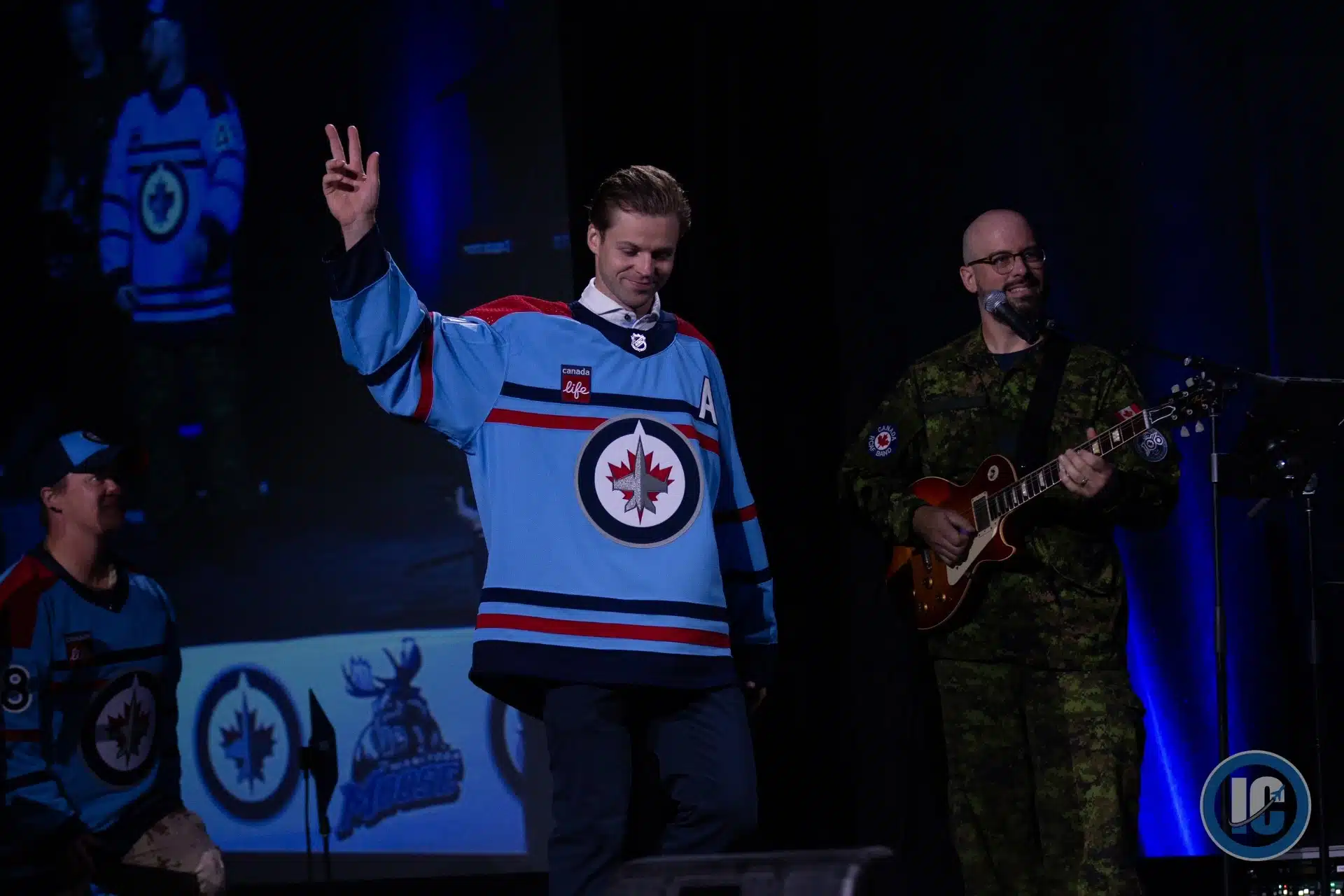 Winnipeg Jets unveil jersey in aviator blue, with new script logo