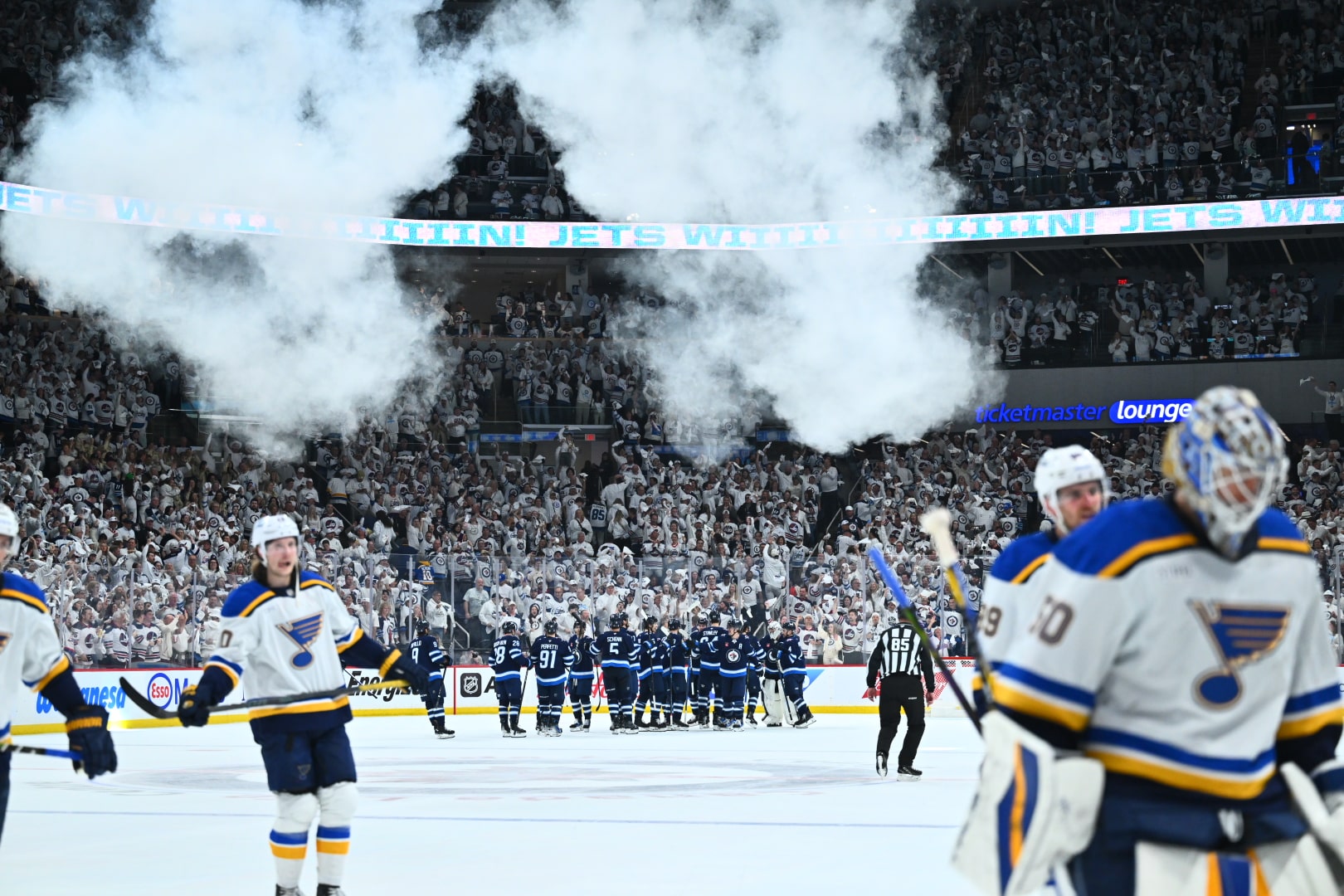 Winnipeg Jets keep their momentum with 2-1 win to take a 2-0 series lead over the Blues
