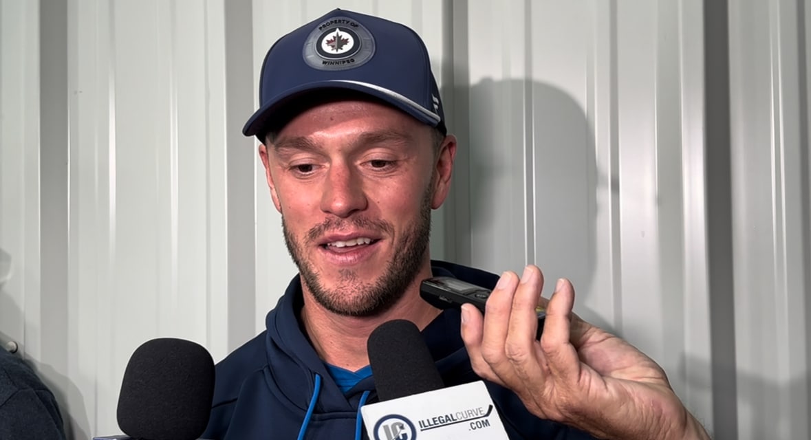 Informal Winnipeg Jets media availability: Jonathan Toews